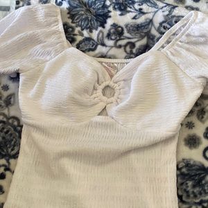 No boundaries crop puffed shoulder top